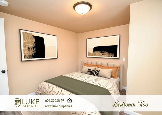 Building Photo - 226 N Lake Ave