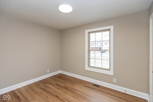 Building Photo - 707 Daffon Dr