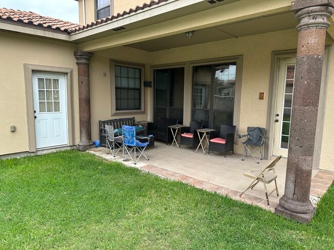 Building Photo - 3901 El Jardin St