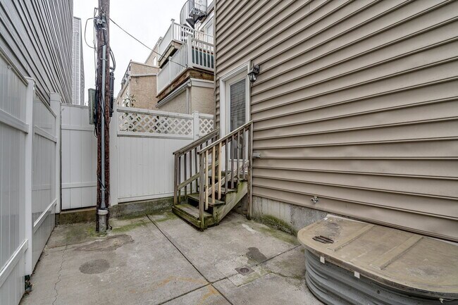 Building Photo - 917 S 18th St