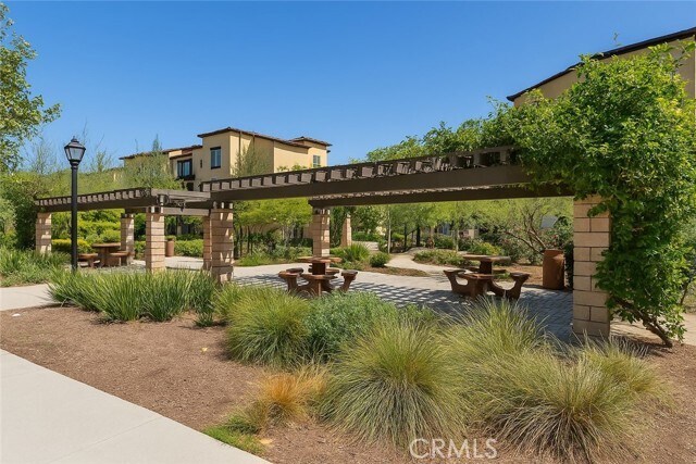 Building Photo - 2700 E Chaucer St