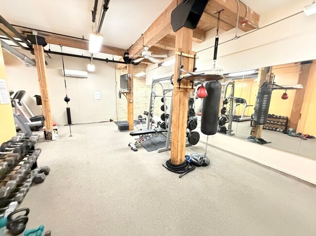 Building Photo - 2012 W St Paul Ave