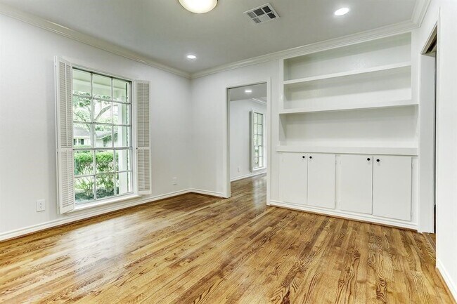 Building Photo - 5429 Lincrest Ln