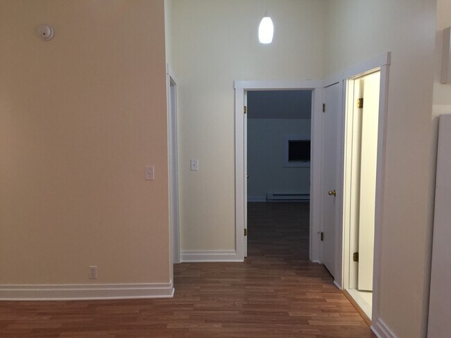 Building Photo - 62 E Market St