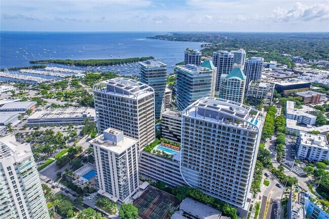 Building Photo - 2655 S Bayshore Dr