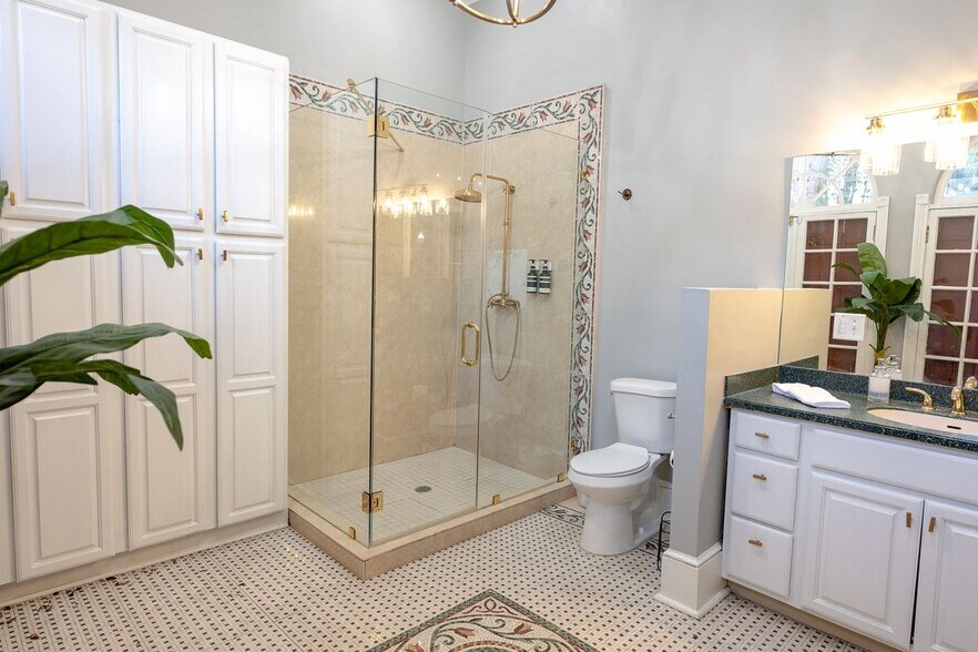 Building Photo - 1433 Esplanade Ave