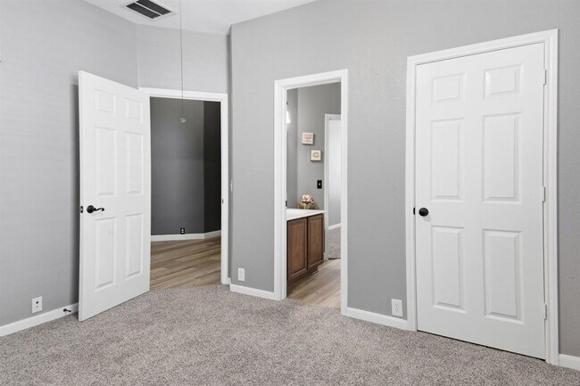 Building Photo - 2157 Paradise Ridge Dr