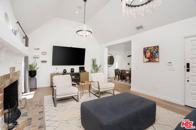 Building Photo - 321 Laurel Ave