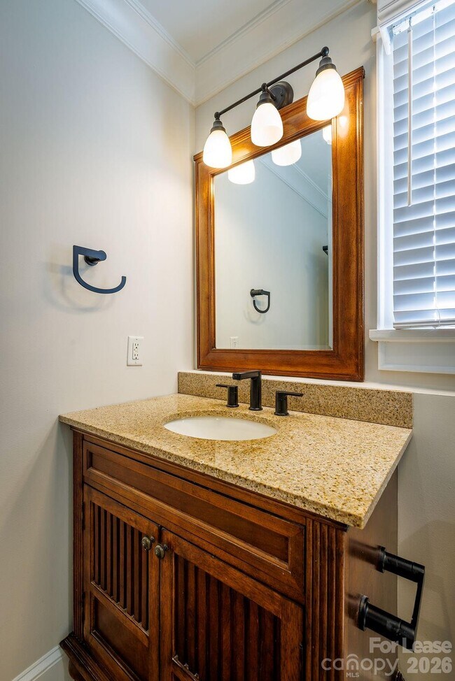 Building Photo - 435 Walnut Ave