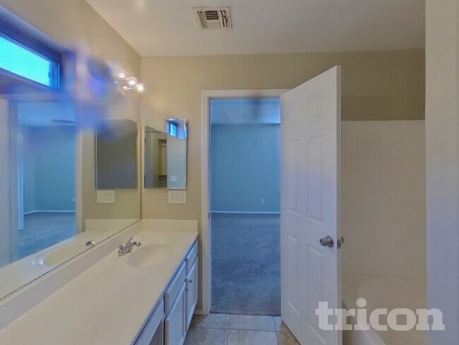 Building Photo - 43846 W Magnolia Rd