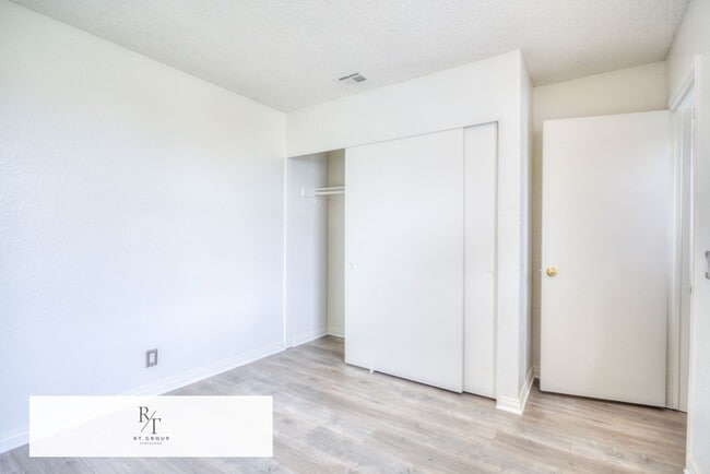 Building Photo - Freshly painted and featuring brand new 2nd-floor flooring 3 Bedrooms, 2.5 Bathroom in Baldwin Park