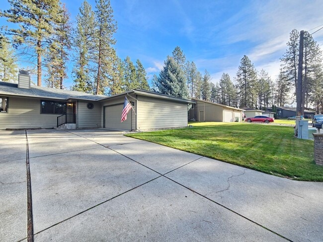 Building Photo - 6902 N Old Fort Dr