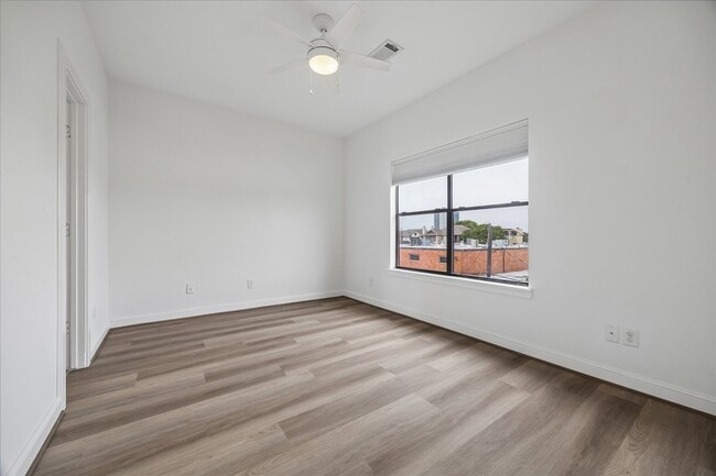 Building Photo - 2510 Genesee St