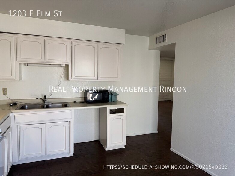 Building Photo - 1203 E Elm St