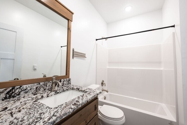 Building Photo - L2422OY