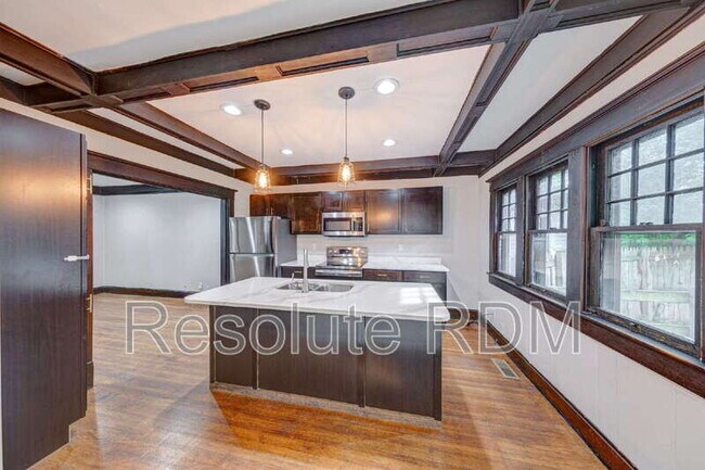 Building Photo - 110 N Riley Ave