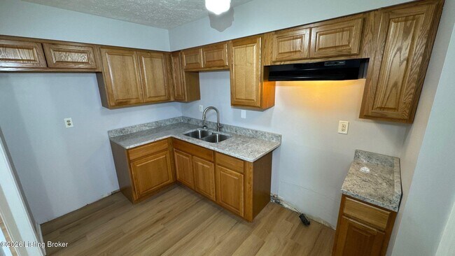 Building Photo - 7008 Wildwood Cir