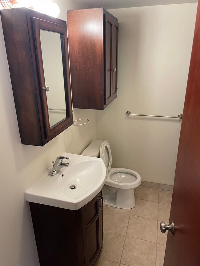 Building Photo - 114 Park Plz