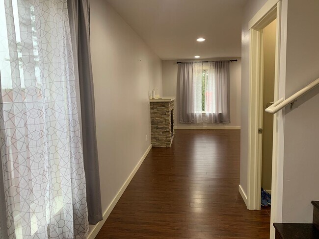 Building Photo - 5817 Pioneer Ridge Pl