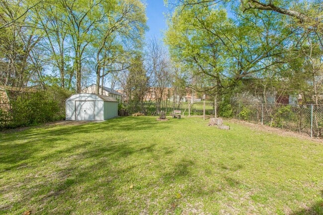 Building Photo - 1909 Bennett Ave