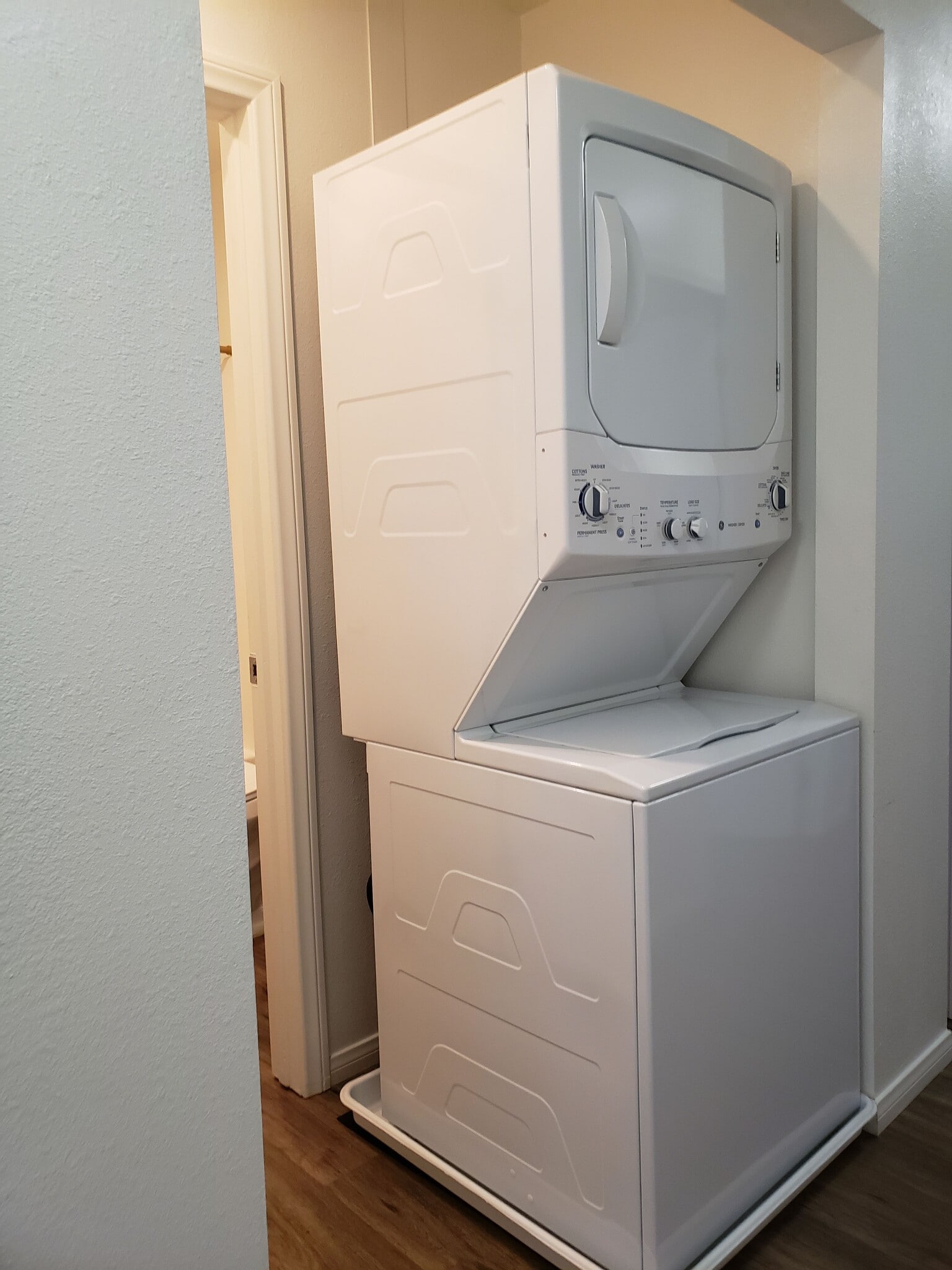 Building Photo - 1261 Victor St