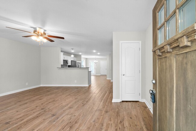 Building Photo - 3 Bedroom Home For Rent Near Historic Down...