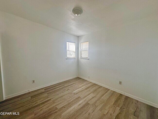 Building Photo - 421 Panahi Rd