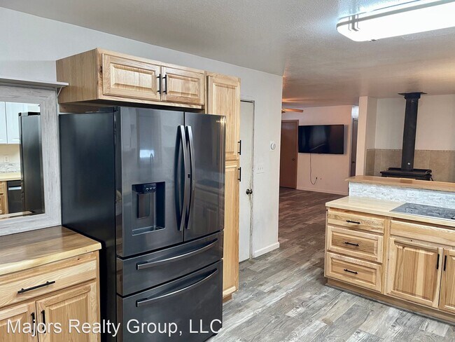 Building Photo - 4 br, 2 bath House - 1070 Oak Crest Crt.