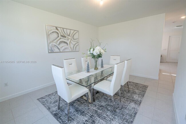 Building Photo - 139 NE 27th Terrace