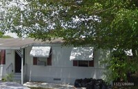 Building Photo - Large 1/1 Apartment in Mobile Home Communi...