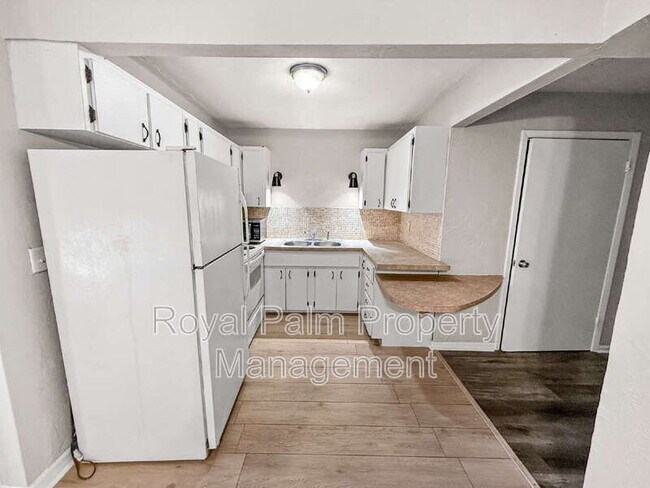 Building Photo - 3744 Estelle Ave