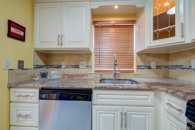 Building Photo - 41 Beechwood Ave