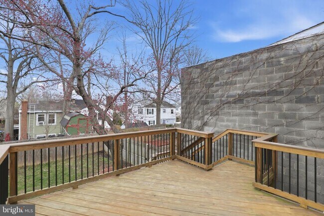 Building Photo - 2306 Riverview Terrace