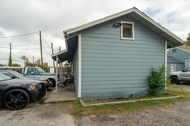 Building Photo - 13928 Bandera St