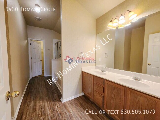 Building Photo - 5430 Tomas Cir.