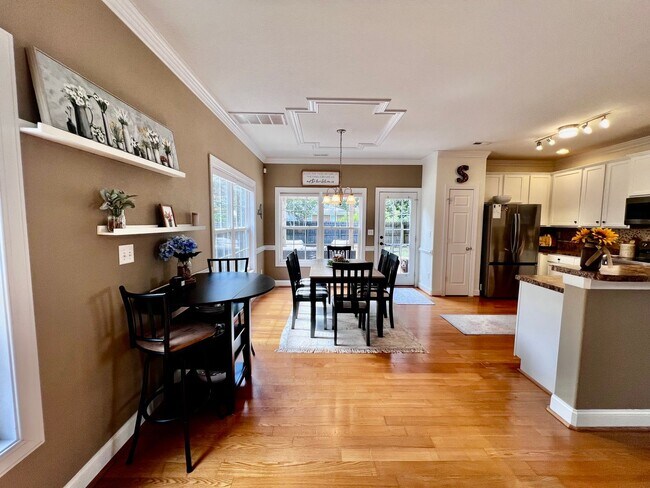 Building Photo - Charming Home Near Town Center VB with Lar...