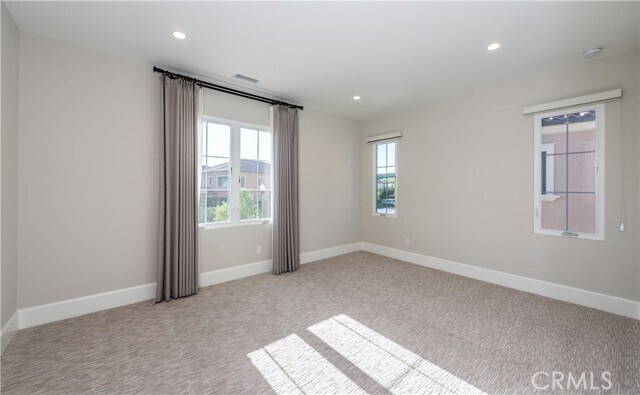 Building Photo - 152 Statura