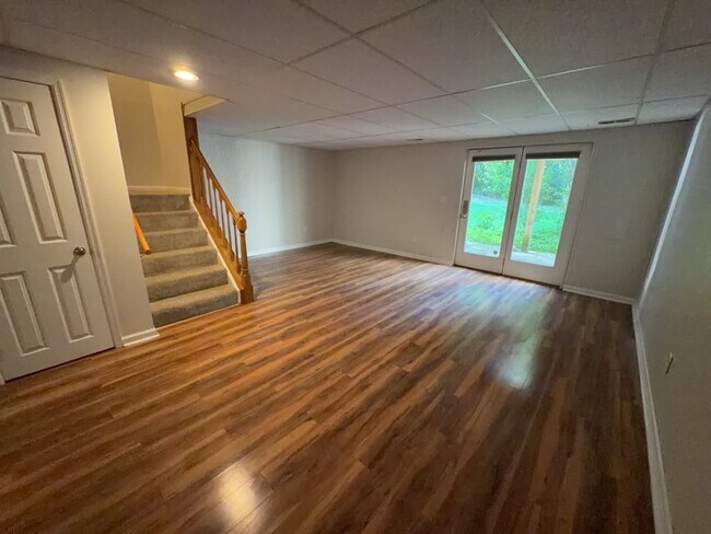 Building Photo - 778 Woodlyn Dr S