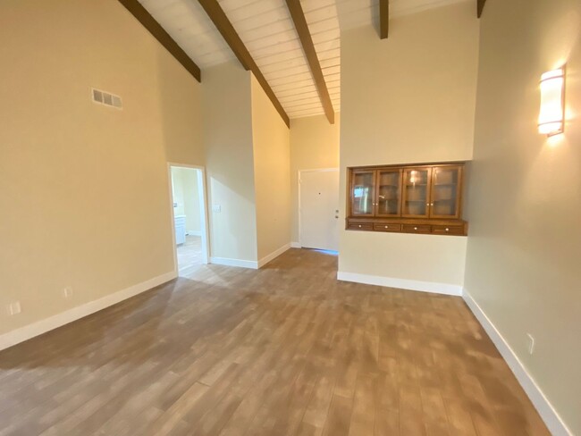 Building Photo - Beautifully Remodeled 3 Bedroom Anaheim Co...