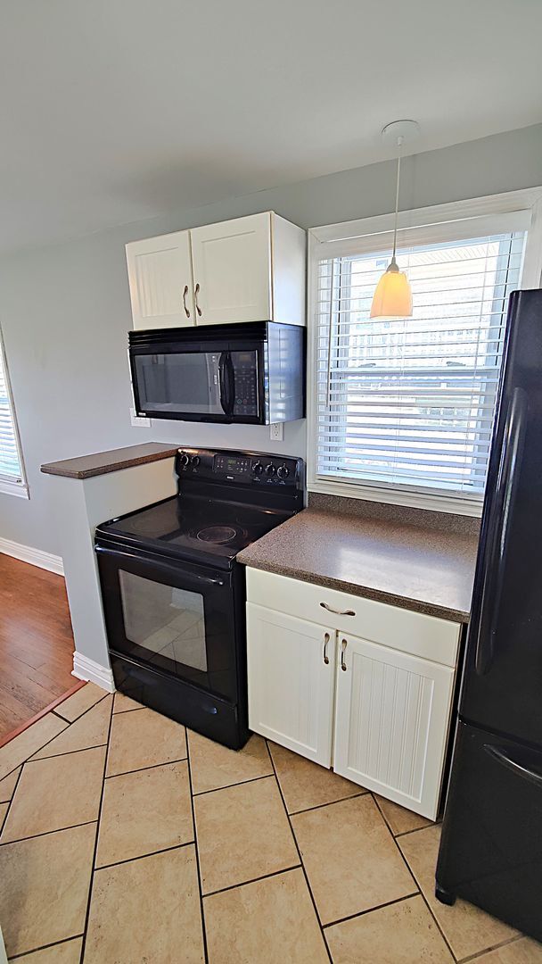 Building Photo - *Beautifully Updated & Charming 3BD/1BA Single-Family Home Available in West Mifflin*