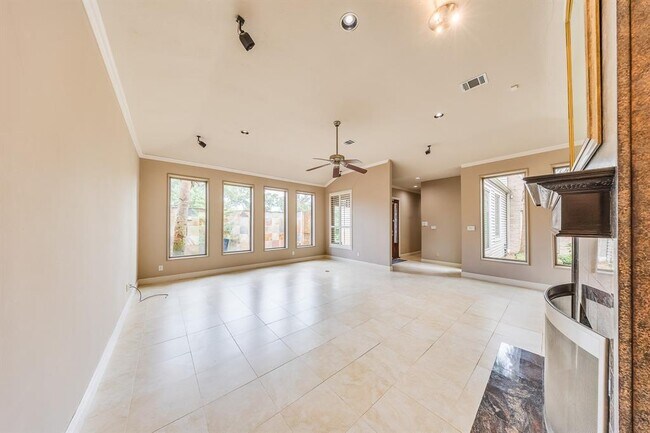 Building Photo - 11503 Lakeside Pl Dr