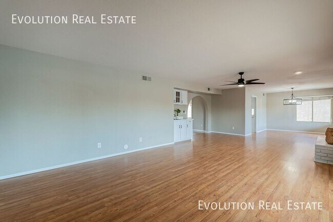 Building Photo - 2033 S Paseo Loma