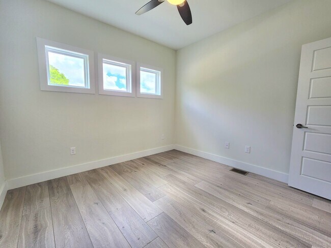 Building Photo - Perfect Blend of Comfort
