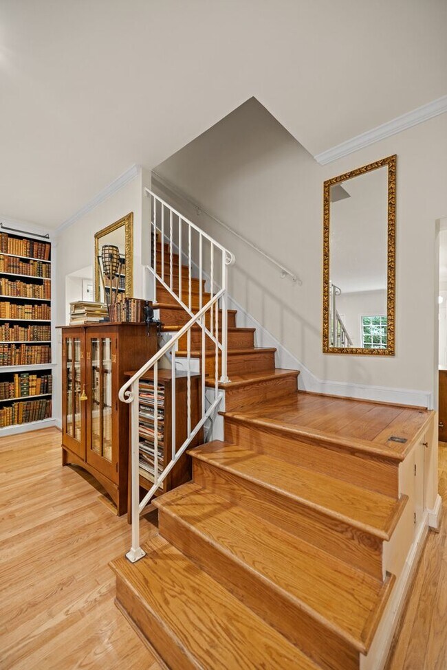 Building Photo - Foggy Bottom Home | 3 Bed | 2.5 Bath | 2,050 Sf | Large Private Patio