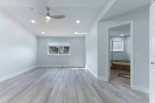 Building Photo - 6810 Via Regina