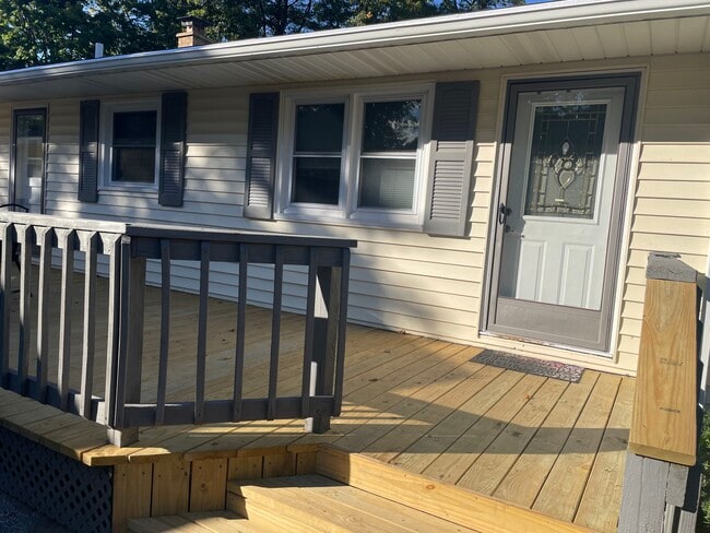 Building Photo - 565 E Chadwick Dr