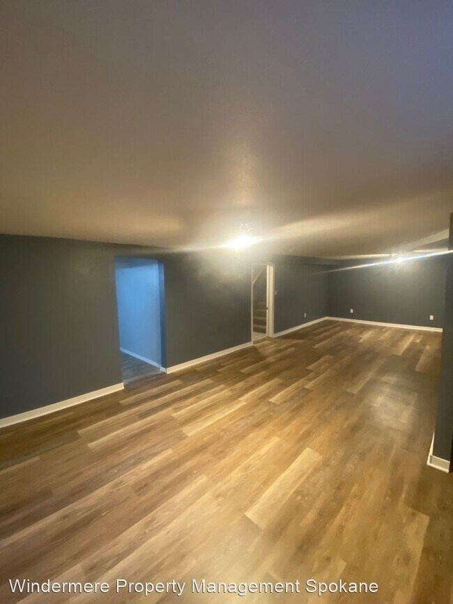 Building Photo - 5 br, 2.5 bath House - 1528 W Augusta ave