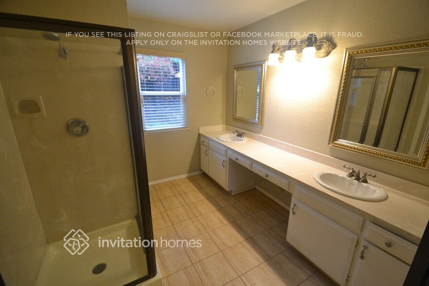 Building Photo - 1505 Lariat Loop
