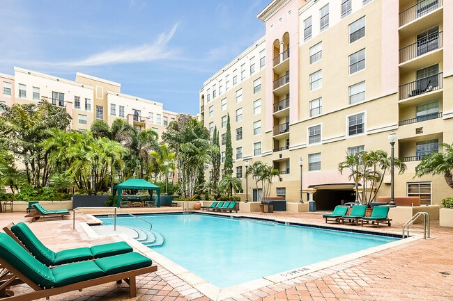 Building Photo - 520 SE 5 Ave