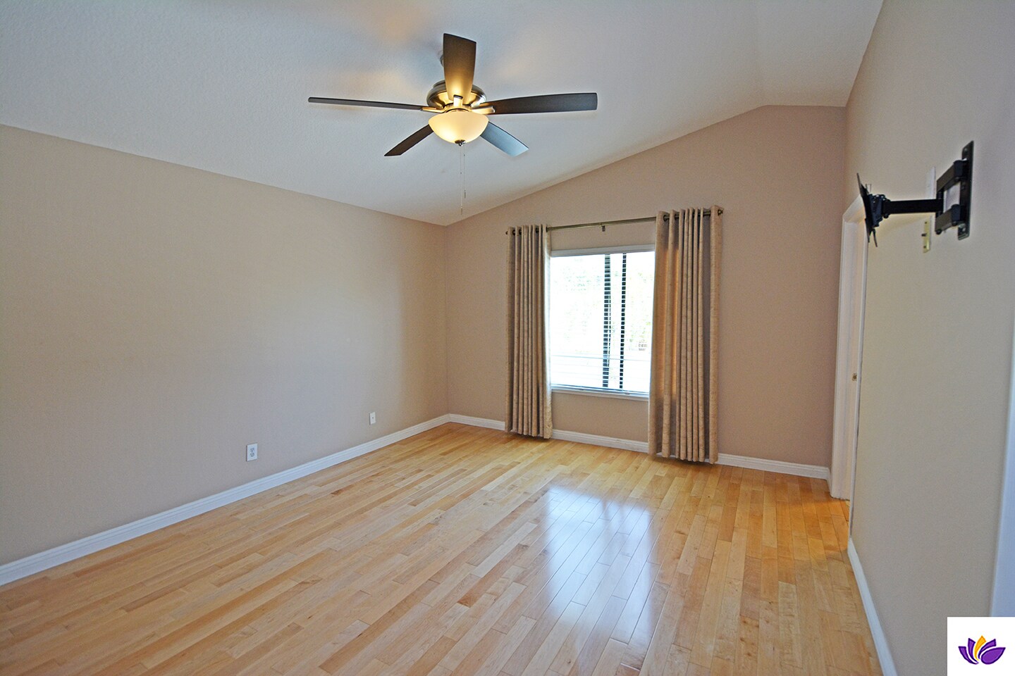 Building Photo - 23935 Ingomar St